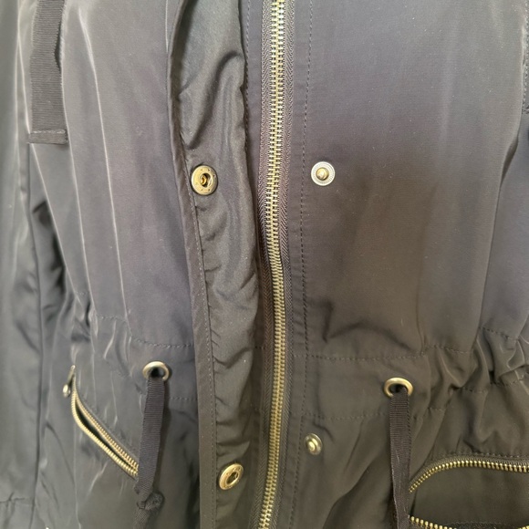 FOREVER 21 JACKET. HOODED UTILITY RAIN JACKET. GOOD QUALITY. MEDIUM WEIGHT. GUC - Picture 13 of 16